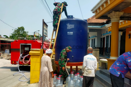 Peduli Warga Terdampak Kemarau, Kodim Kudus Kirim 5.000 Liter Air ke Glagahwaru