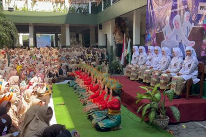 7 Kandidat, 7 Timses, Adu Yel-Yel Pecah di Pilketos MA NU Mu’allimat Kudus