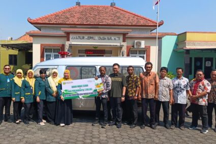 RSU Kumala Siwi Hibahkan Ambulans untuk Desa Banget, Layanan Kesehatan Warga Diperkuat