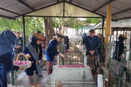 Hari Jadi ke-477 Kudus, Bupati Sam’ani Ziarah ke Makam Bupati Terdahulu dan Tokoh Pejuang