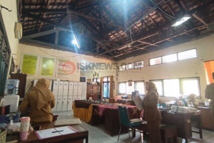 Atap Lapuk dan Longsor, Sarpras SMPN 2 Bae Kudus Butuh Penanganan