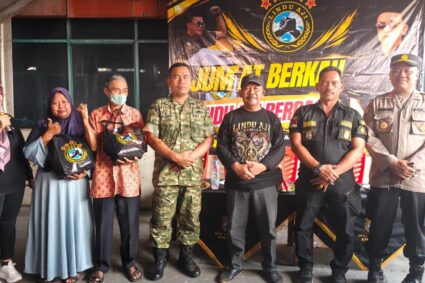 Lindu Aji Kudus Berbagi Sembako Sasar Juru Parkir hingga Pedagang Kecil di Pasar Kliwon